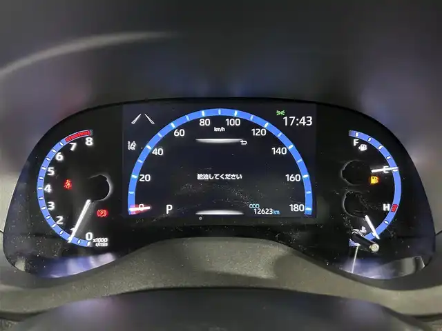 トヨタ ヤリスクロス Z 佐賀県 2023(令5)年 1.3万km プラチナホワイトパールマイカ 純正ディスプレイオーディオ/Bluetooth/MiraCast/バックカメラ/ビルトインETC/トヨタセーフティセンス/レーンキープアシスト/クルーズコントロール/ブラインドスポットモニター/運転席パワーシート/運転席・助手席シートヒーター/ハンドルヒーター/電子パーキングブレーキ/オートブレーキホールド/オートハイビーム/純正18インチAW