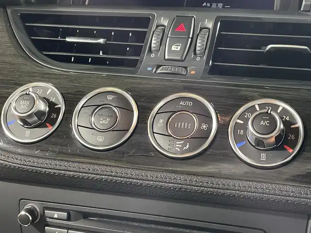 ＢＭＷ Ｚ４ sDrive20i 沖縄県 2013(平25)年 7.3万km ディープシーブルー ２ドアクーペ　/純正ナビ　/（Ｂｌｕｅｔｏｏｔｈ接続　ＣＤ　ＤＶＤ再生　ＡＵＸ接続）/バックカメラ　/ＥＴＣ　/レザーシート　/パワーシート　/純正アルミホイール　/パドルシフト　/ステアリングスイッチ　/リアフォグランプ
