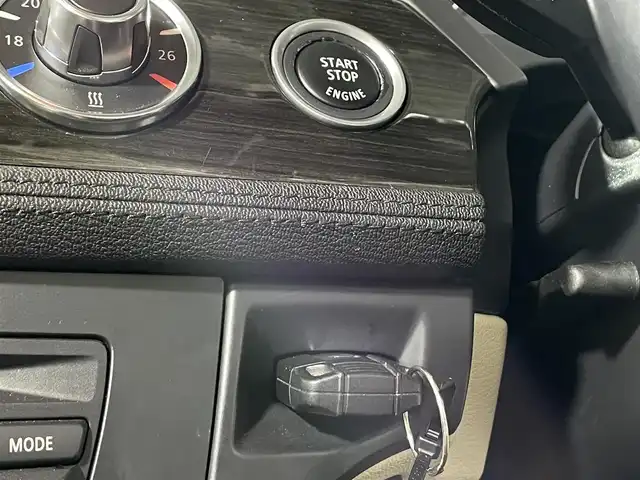 ＢＭＷ Ｚ４ sDrive20i 沖縄県 2013(平25)年 7.3万km ディープシーブルー ２ドアクーペ　/純正ナビ　/（Ｂｌｕｅｔｏｏｔｈ接続　ＣＤ　ＤＶＤ再生　ＡＵＸ接続）/バックカメラ　/ＥＴＣ　/レザーシート　/パワーシート　/純正アルミホイール　/パドルシフト　/ステアリングスイッチ　/リアフォグランプ