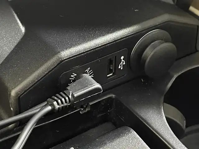 ＢＭＷ Ｚ４ sDrive20i 沖縄県 2013(平25)年 7.3万km ディープシーブルー ２ドアクーペ　/純正ナビ　/（Ｂｌｕｅｔｏｏｔｈ接続　ＣＤ　ＤＶＤ再生　ＡＵＸ接続）/バックカメラ　/ＥＴＣ　/レザーシート　/パワーシート　/純正アルミホイール　/パドルシフト　/ステアリングスイッチ　/リアフォグランプ