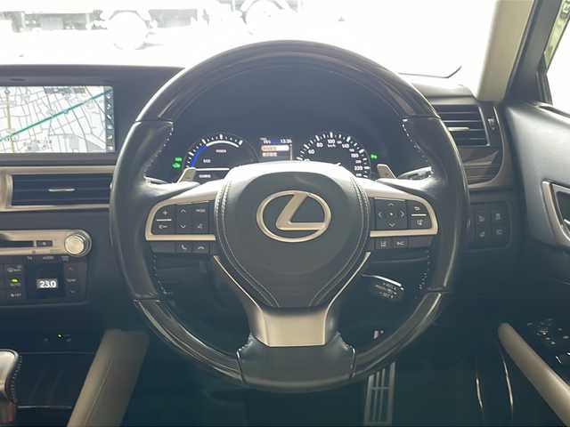 レクサス ＧＳ 300h バージョンL 愛知県 2015(平27)年 7.2万km マーキュリーグレーマイカ /ナビ/フルセグTV/BT/CD/DVD//マークレビンソン(プレミアムサウンドシステム)//ビルトインETC2.0//三眼フルLEDライト/オートライト/オートハイビーム//LEDフォグランプ/ヘッドライトウォッシャー//ヘッドアップディスプレイ//ムーンルーフ(チルド＆スライド式)//ベージュ本革シート/シートヒーター/シートベンチレーター//クリアランスソナー//パワーシート/メモリーシート//PCS/ACC/LKA/BSM//コンビステア/ステアスイッチ/パドルS/ステアヒーター//AC100V電源//純正18インチAW//純正フロアマット//純正ドアバイザー//スペアキー(カード＋スマートキー)//取扱説明書