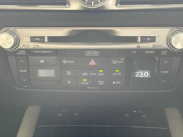 レクサス ＧＳ 300h バージョンL 愛知県 2015(平27)年 7.2万km マーキュリーグレーマイカ /ナビ/フルセグTV/BT/CD/DVD//マークレビンソン(プレミアムサウンドシステム)//ビルトインETC2.0//三眼フルLEDライト/オートライト/オートハイビーム//LEDフォグランプ/ヘッドライトウォッシャー//ヘッドアップディスプレイ//ムーンルーフ(チルド＆スライド式)//ベージュ本革シート/シートヒーター/シートベンチレーター//クリアランスソナー//パワーシート/メモリーシート//PCS/ACC/LKA/BSM//コンビステア/ステアスイッチ/パドルS/ステアヒーター//AC100V電源//純正18インチAW//純正フロアマット//純正ドアバイザー//スペアキー(カード＋スマートキー)//取扱説明書