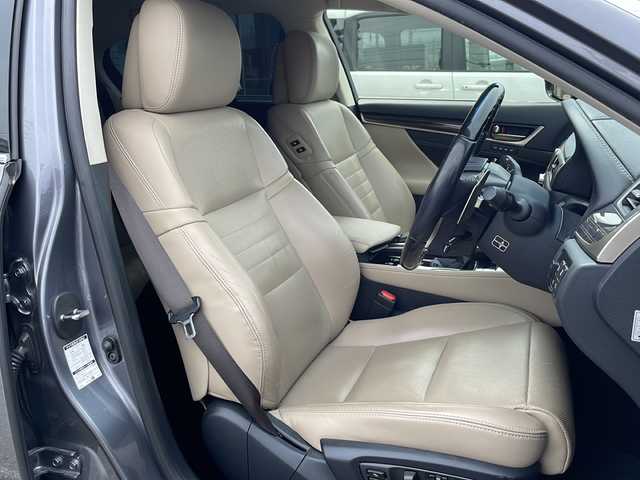 レクサス ＧＳ 300h バージョンL 愛知県 2015(平27)年 7.2万km マーキュリーグレーマイカ /ナビ/フルセグTV/BT/CD/DVD//マークレビンソン(プレミアムサウンドシステム)//ビルトインETC2.0//三眼フルLEDライト/オートライト/オートハイビーム//LEDフォグランプ/ヘッドライトウォッシャー//ヘッドアップディスプレイ//ムーンルーフ(チルド＆スライド式)//ベージュ本革シート/シートヒーター/シートベンチレーター//クリアランスソナー//パワーシート/メモリーシート//PCS/ACC/LKA/BSM//コンビステア/ステアスイッチ/パドルS/ステアヒーター//AC100V電源//純正18インチAW//純正フロアマット//純正ドアバイザー//スペアキー(カード＋スマートキー)//取扱説明書