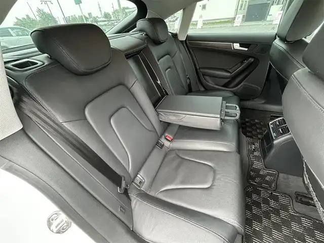 アウディ Ａ５ SB 2．0 TFSI クワトロ 道央・札幌 2013(平25)年 14.5万km グレイシアホワイトメタリック ４WD/純正HDDナビ/AM/FM/CD/DVD/BT/フルセグ/バックカメラ/ETC/プッシュスタート/スマートキー/スペアキー/ステアリングスイッチ/社外レーダー/電格ミラー/ウィンカーミラー/HIDヘッドライト/コーナーセンサー/オートライト/パワーシート/シートヒーター/純正フロアマット