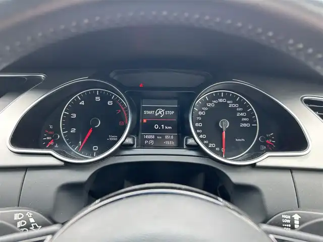 アウディ Ａ５ SB 2．0 TFSI クワトロ 道央・札幌 2013(平25)年 14.5万km グレイシアホワイトメタリック ４WD/純正HDDナビ/AM/FM/CD/DVD/BT/フルセグ/バックカメラ/ETC/プッシュスタート/スマートキー/スペアキー/ステアリングスイッチ/社外レーダー/電格ミラー/ウィンカーミラー/HIDヘッドライト/コーナーセンサー/オートライト/パワーシート/シートヒーター/純正フロアマット
