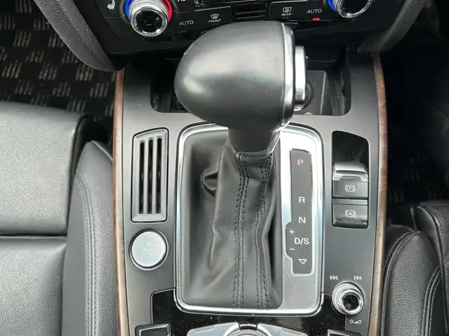 アウディ Ａ５ SB 2．0 TFSI クワトロ 道央・札幌 2013(平25)年 14.5万km グレイシアホワイトメタリック ４WD/純正HDDナビ/AM/FM/CD/DVD/BT/フルセグ/バックカメラ/ETC/プッシュスタート/スマートキー/スペアキー/ステアリングスイッチ/社外レーダー/電格ミラー/ウィンカーミラー/HIDヘッドライト/コーナーセンサー/オートライト/パワーシート/シートヒーター/純正フロアマット