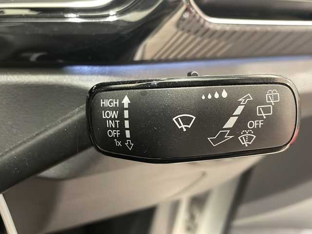 フォルクスワーゲン Ｔ－クロス TSI 1stプラス 新潟県 2020(令2)年 1.8万km ピュアホワイト オールインセーフティ/-アダプティブクルーズコントロール/-ブラインドスポットモニター/-レーンキープアシスト/-リヤビューカメラ/-パーキングアシスト/-リヤトラフィックアラート/純正ナビ/フルセグTV/ETC/ドライブレコーダー/パドルシフト/純正18インチアルミホイール/LEDヘッドライト/スマートキー/ステアリングリモコン