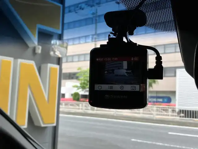 ホンダ フィット ハイブリット Sパッケージ 東京都 2014(平26)年 3.2万km ブリリアントスポーティブルーメタリック2トーン 純正インターナビ/(BT/DVD/CD/USB/SD/iPod)/バックカメラ/プッシュスタート/スペアキー/純正LEDヘッドライト/オートライト/ビルトインETC/純正フロアマット/アイドリングストップ/ドライブレコーダー