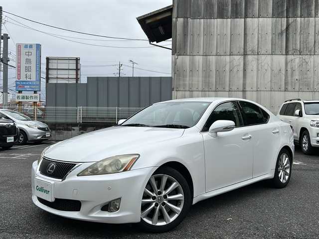 レクサス ＩＳ 350 バージョンL 埼玉県 2009(平21)年 13万km ホワイトパールクリスタルシャイン メーカー純正HDDナビゲーション/（CD）/バックカメラ/レーダークルーズコントロール/純正１７インチアルミホイール/ブラックレザーシート/（シートメモリ付き）/エアーシート/シートヒーター/パワーシート /パドルシフト/コーナーセンサー/HIDヘッドライト/フォグランプ/ステアリングリモコン/ETC（ビルトイン）/電動格納ミラー/リアサンシェード/オートライト/プッシュスタート/スマートキー