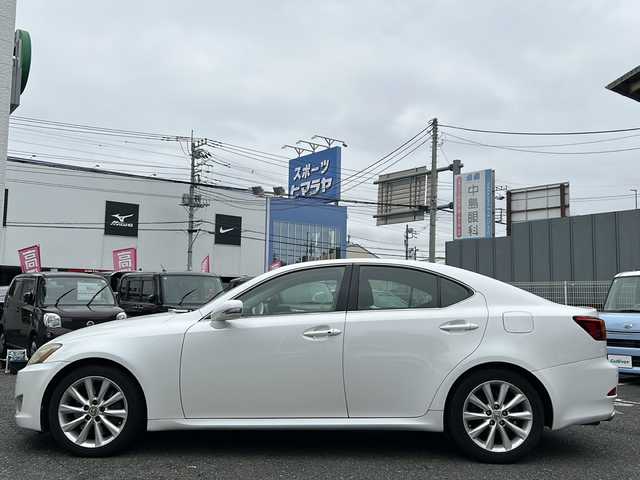レクサス ＩＳ 350 バージョンL 埼玉県 2009(平21)年 13万km ホワイトパールクリスタルシャイン メーカー純正HDDナビゲーション/（CD）/バックカメラ/レーダークルーズコントロール/純正１７インチアルミホイール/ブラックレザーシート/（シートメモリ付き）/エアーシート/シートヒーター/パワーシート /パドルシフト/コーナーセンサー/HIDヘッドライト/フォグランプ/ステアリングリモコン/ETC（ビルトイン）/電動格納ミラー/リアサンシェード/オートライト/プッシュスタート/スマートキー