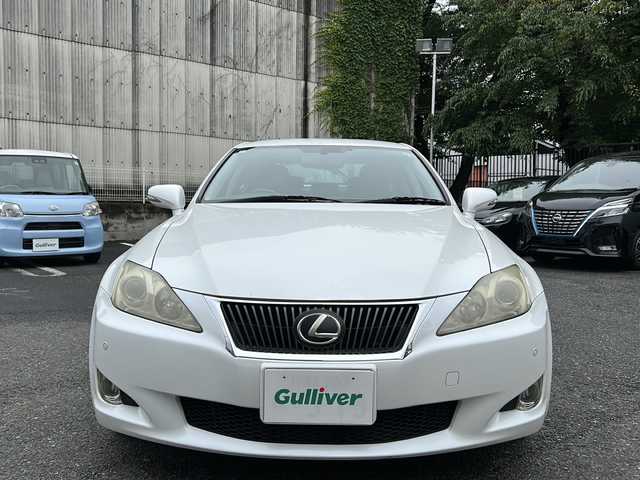 レクサス ＩＳ 350 バージョンL 埼玉県 2009(平21)年 13万km ホワイトパールクリスタルシャイン メーカー純正HDDナビゲーション/（CD）/バックカメラ/レーダークルーズコントロール/純正１７インチアルミホイール/ブラックレザーシート/（シートメモリ付き）/エアーシート/シートヒーター/パワーシート /パドルシフト/コーナーセンサー/HIDヘッドライト/フォグランプ/ステアリングリモコン/ETC（ビルトイン）/電動格納ミラー/リアサンシェード/オートライト/プッシュスタート/スマートキー