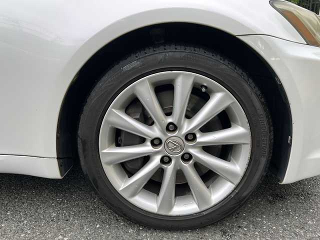 レクサス ＩＳ 350 バージョンL 埼玉県 2009(平21)年 13万km ホワイトパールクリスタルシャイン メーカー純正HDDナビゲーション/（CD）/バックカメラ/レーダークルーズコントロール/純正１７インチアルミホイール/ブラックレザーシート/（シートメモリ付き）/エアーシート/シートヒーター/パワーシート /パドルシフト/コーナーセンサー/HIDヘッドライト/フォグランプ/ステアリングリモコン/ETC（ビルトイン）/電動格納ミラー/リアサンシェード/オートライト/プッシュスタート/スマートキー