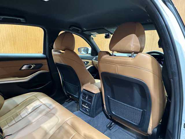 ＢＭＷ ３２０ｉ Mスポーツ 千葉県 2020(令2)年 3.6万km 白 ハイラインＰＫＧ　/茶革シート　/ナビ　/Ｂｌｕｅｔｏｏｔｈ接続　/３６０°電動シート　/シートヒーター　/パーキングアシスト/電動トランク　/オートハイビーム　/衝突軽減Ｂ　/ＢＳＭ　/ＬＫＡ　/ＥＴＣ　/ドラレコ