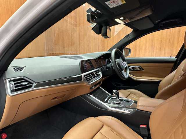 ＢＭＷ ３２０ｉ Mスポーツ 千葉県 2020(令2)年 3.6万km 白 ハイラインＰＫＧ　/茶革シート　/ナビ　/Ｂｌｕｅｔｏｏｔｈ接続　/３６０°電動シート　/シートヒーター　/パーキングアシスト/電動トランク　/オートハイビーム　/衝突軽減Ｂ　/ＢＳＭ　/ＬＫＡ　/ＥＴＣ　/ドラレコ