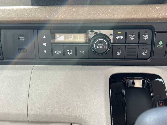 ホンダ Ｎ ＢＯＸ ファッションスタイル 千葉県 2023(令5)年 0.8万km 黄Ｍ １オーナー　８型ナビ　フルセグ　アップルカープレイ　ＢＴ　ＵＳＢ　タイプＣ　両側パワースライドドア　シートヒーター　フロアマット　ＬＥＤライト　オートライト　ソナー　ホワイトミラー　スマートキー
