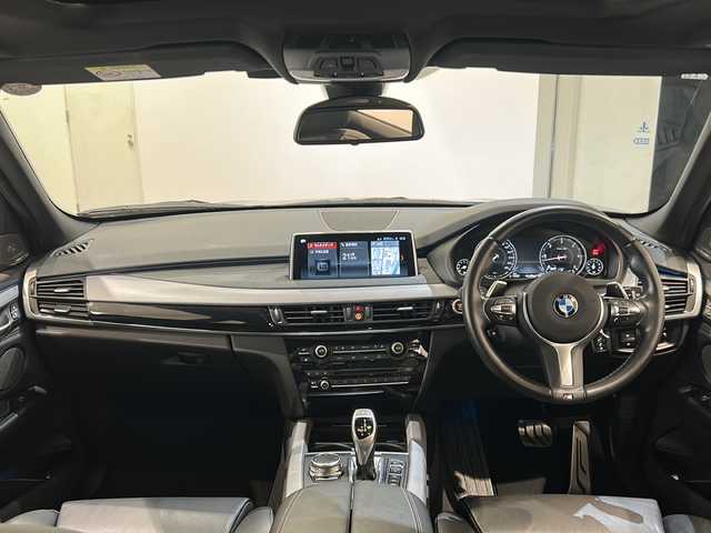 ＢＭＷ Ｘ５ リミテッドブラック 新潟県 2018(平30)年 5.2万km サファイアブラックP X5特別仕様車リミテッドブラック装備110台限定装備/・Mパフォーマンスキドニーグリル（ブラック）/・20インチMライトアロイホイール ダブルスポーク スタイリング/・ダコタレザーシート（ブラック）/・アルミニウムヘキサゴントリム（特別装備）/・電動パノラマガラスサンルーフ/・リアシートヒーティング/・ソフトクローズドア/・12V電源ソケット/・アダプティブLEDヘッドライト/・harman/kardonサラウンドサウンドシステム/・Mパフォーマンスアルミニウムペダル/・BMWヘッドアップ・ディスプレイ/・専用バッジ（シリアルナンバー入り100/47）/標準装備/・パークディスタンスコントロール/・360度カメラ/・アダプティブクルーズコントロール/・ダウンヒルアシストコントロール/・レーンキープアシスト/スペアキー