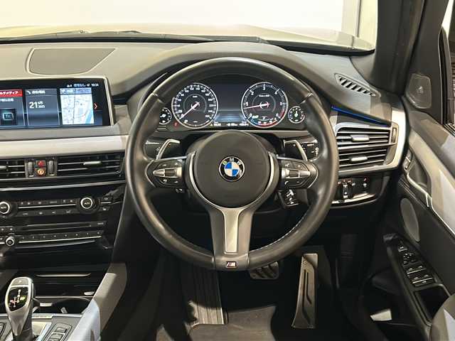 ＢＭＷ Ｘ５ リミテッドブラック 新潟県 2018(平30)年 5.2万km サファイアブラックP X5特別仕様車リミテッドブラック装備110台限定装備/・Mパフォーマンスキドニーグリル（ブラック）/・20インチMライトアロイホイール ダブルスポーク スタイリング/・ダコタレザーシート（ブラック）/・アルミニウムヘキサゴントリム（特別装備）/・電動パノラマガラスサンルーフ/・リアシートヒーティング/・ソフトクローズドア/・12V電源ソケット/・アダプティブLEDヘッドライト/・harman/kardonサラウンドサウンドシステム/・Mパフォーマンスアルミニウムペダル/・BMWヘッドアップ・ディスプレイ/・専用バッジ（シリアルナンバー入り100/47）/標準装備/・パークディスタンスコントロール/・360度カメラ/・アダプティブクルーズコントロール/・ダウンヒルアシストコントロール/・レーンキープアシスト/スペアキー