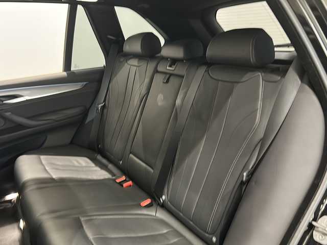 ＢＭＷ Ｘ５ リミテッドブラック 新潟県 2018(平30)年 5.2万km サファイアブラックP X5特別仕様車リミテッドブラック装備110台限定装備/・Mパフォーマンスキドニーグリル（ブラック）/・20インチMライトアロイホイール ダブルスポーク スタイリング/・ダコタレザーシート（ブラック）/・アルミニウムヘキサゴントリム（特別装備）/・電動パノラマガラスサンルーフ/・リアシートヒーティング/・ソフトクローズドア/・12V電源ソケット/・アダプティブLEDヘッドライト/・harman/kardonサラウンドサウンドシステム/・Mパフォーマンスアルミニウムペダル/・BMWヘッドアップ・ディスプレイ/・専用バッジ（シリアルナンバー入り100/47）/標準装備/・パークディスタンスコントロール/・360度カメラ/・アダプティブクルーズコントロール/・ダウンヒルアシストコントロール/・レーンキープアシスト/スペアキー