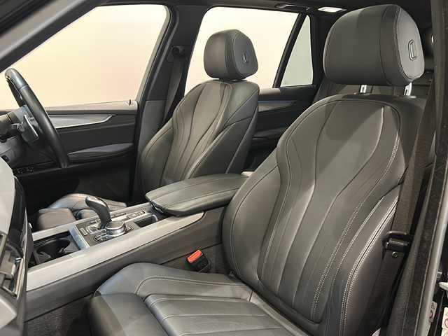 ＢＭＷ Ｘ５ リミテッドブラック 新潟県 2018(平30)年 5.2万km サファイアブラックP X5特別仕様車リミテッドブラック装備110台限定装備/・Mパフォーマンスキドニーグリル（ブラック）/・20インチMライトアロイホイール ダブルスポーク スタイリング/・ダコタレザーシート（ブラック）/・アルミニウムヘキサゴントリム（特別装備）/・電動パノラマガラスサンルーフ/・リアシートヒーティング/・ソフトクローズドア/・12V電源ソケット/・アダプティブLEDヘッドライト/・harman/kardonサラウンドサウンドシステム/・Mパフォーマンスアルミニウムペダル/・BMWヘッドアップ・ディスプレイ/・専用バッジ（シリアルナンバー入り100/47）/標準装備/・パークディスタンスコントロール/・360度カメラ/・アダプティブクルーズコントロール/・ダウンヒルアシストコントロール/・レーンキープアシスト/スペアキー