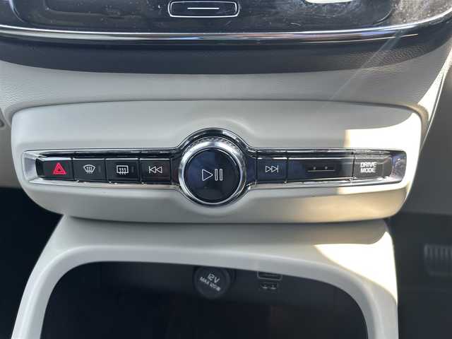ボルボ ボルボ ＸＣ４０ 滋賀県 2022(令4)年 3.4万km パール ワンオーナー/純正ナビ/フルセグテレビ/360°カメラ/ドラレコ/ハーマンカードン/シートヒーター/パワーバックドア/ワイヤレスチャージ/白レザーシート/LEDヘッドライト
