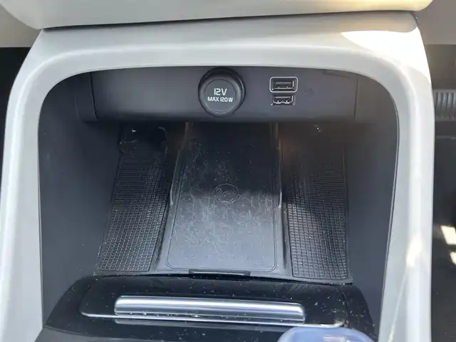 ボルボ ボルボ ＸＣ４０ 滋賀県 2022(令4)年 3.4万km パール ワンオーナー/純正ナビ/フルセグテレビ/360°カメラ/ドラレコ/ハーマンカードン/シートヒーター/パワーバックドア/ワイヤレスチャージ/白レザーシート/LEDヘッドライト