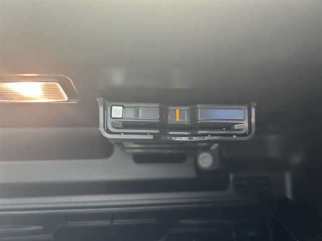 ボルボ ボルボ ＸＣ４０ 滋賀県 2022(令4)年 3.4万km パール ワンオーナー/純正ナビ/フルセグテレビ/360°カメラ/ドラレコ/ハーマンカードン/シートヒーター/パワーバックドア/ワイヤレスチャージ/白レザーシート/LEDヘッドライト