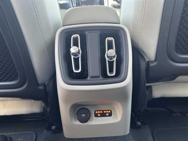 ボルボ ボルボ ＸＣ４０ 滋賀県 2022(令4)年 3.4万km パール ワンオーナー/純正ナビ/フルセグテレビ/360°カメラ/ドラレコ/ハーマンカードン/シートヒーター/パワーバックドア/ワイヤレスチャージ/白レザーシート/LEDヘッドライト