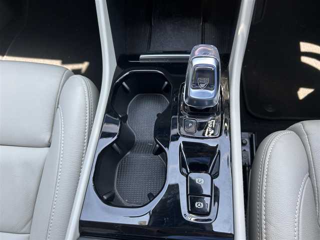 ボルボ ボルボ ＸＣ４０ 滋賀県 2022(令4)年 3.4万km パール ワンオーナー/純正ナビ/フルセグテレビ/360°カメラ/ドラレコ/ハーマンカードン/シートヒーター/パワーバックドア/ワイヤレスチャージ/白レザーシート/LEDヘッドライト