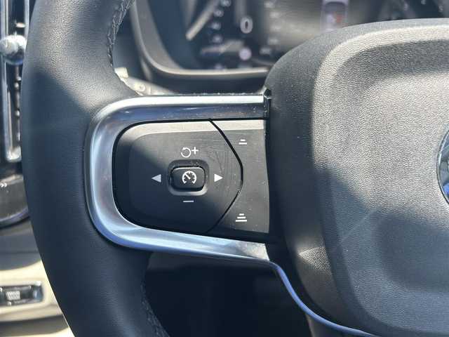 ボルボ ボルボ ＸＣ４０ 滋賀県 2022(令4)年 3.4万km パール ワンオーナー/純正ナビ/フルセグテレビ/360°カメラ/ドラレコ/ハーマンカードン/シートヒーター/パワーバックドア/ワイヤレスチャージ/白レザーシート/LEDヘッドライト