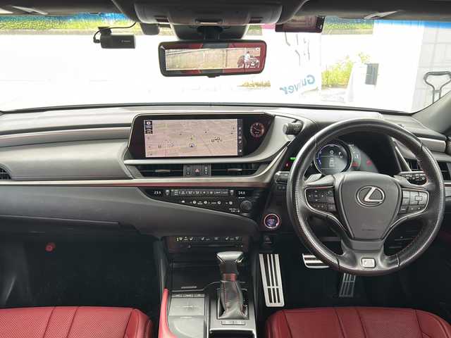レクサス ＥＳ 300h Fスポーツ 愛知県 2019(平31)年 7.2万km ホワイトノーヴァガラスフレーク TRDエアロ(F・S・R)/TRDスポーツマフラー/サンルーフ/デジタルインナーミラー/純正12・3インチナビ/フルセグTV・BT・DVD・CD・FM・AM・USB/バックカメラ/前席パワーシート/シートポジションメモリー機能/前席エアーシート/前席シートヒーター/パワートランク/プリクラッシュセーフティ/レーダークルーズコントロール/レーンキーピングアシスト/クリアランスソナー/ステアリングヒーター/nanoeエアコン/スポーツシート/前席AC100V/後席AC100V/USB/パドルシフト/ビルトインETC2.0/LEDヘッドライト/オートライト/スマートキー/プッシュスタート/パーキングサポートブレーキ/ドライブモードセレクトスイッチ/前方ドラレコ(SUPER CAT/Z820DR)/後方ドラレコ(ユピテル/SN-R13ｄ)/センターコンソール/純正フロアマット