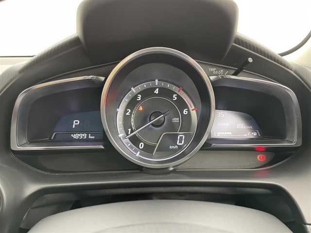 マツダ デミオ XD ミッドセンチュリー 岡山県 2015(平27)年 4.9万km スノーフレイクホワイトパールマイカ 純正ナビ/【ナビ/フルセグ/Bluetooth/DVD/AUX】	/バックカメラ/クルーズコントロール/LEDヘッドライト（AUTO機能付き）	/ビルトインETC	/前席シートヒーター	/衝突軽減ブレーキシステム	/横滑り防止装置	/踏み間違い防止/ISOFIX/純正16インチアルミ		/純正フロアマット	/ステアリングスイッチ/ヘッドアップディスプレイ/シートリフター/ウィンカーミラー/ドアバイザー		/プッシュスタート	/スマートキー/取扱説明書