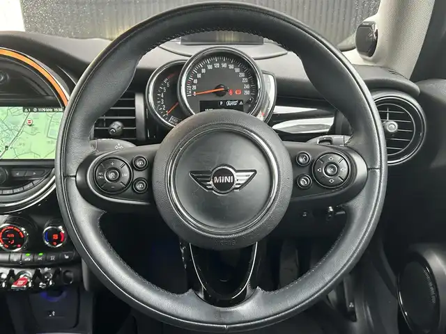 ＭＩＮＩ ミニ クーパー S 福岡県 2018(平30)年 4.6万km ソラリスオレンジ ワンオーナー/アダプティブクルーズコントロール/ヘッドアップディスプレイ/harman/kardon/ペッパーパッケージ/純正ナビ/社外フルセグTV/バックカメラ/Bluetooth/ハーフレザーシート/前席シートヒーター/ステアリングスイッチ/LEDヘッドライト/オートライト/オートワイパー/純正17インチアルミホイール/ミラー一体型ＥＴＣ/取扱説明書/保証書/スペアキー×1