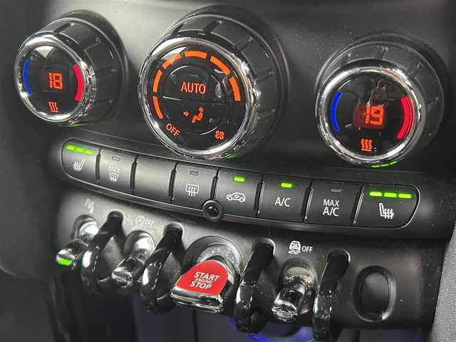 ＭＩＮＩ ミニ クーパー S 福岡県 2018(平30)年 4.6万km ソラリスオレンジ ワンオーナー/アダプティブクルーズコントロール/ヘッドアップディスプレイ/harman/kardon/ペッパーパッケージ/純正ナビ/社外フルセグTV/バックカメラ/Bluetooth/ハーフレザーシート/前席シートヒーター/ステアリングスイッチ/LEDヘッドライト/オートライト/オートワイパー/純正17インチアルミホイール/ミラー一体型ＥＴＣ/取扱説明書/保証書/スペアキー×1