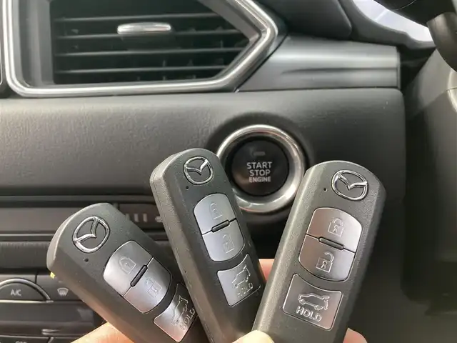 マツダ ＣＸ－５ XD プロアクティブ 香川県 2018(平30)年 2.2万km スノーフレイクホワイトパールマイカ 登録時走行距離：21662km/メーカー純正ナビ/　CD DVD BT フルセグTV/全方位カメラ/衝突被害軽減装置/レーンキープアシスト/レーダークルーズコントロール/クリアランスソナー/ヘッドアップディスプレイ/ブラインドスポットモニター/アイドリングストップ/横滑り防止装置/LEDヘッドライト/オートライト/フォグランプ/MTモード付AT/電子パーキングブレーキ/パワーシート/シートヒーター/シートメモリ/革巻きステアリング/ステアリングスイッチ/ステアリングヒーター/ETC/ドライブレコーダー/プッシュスタート/スマートキー/スペアキー×2