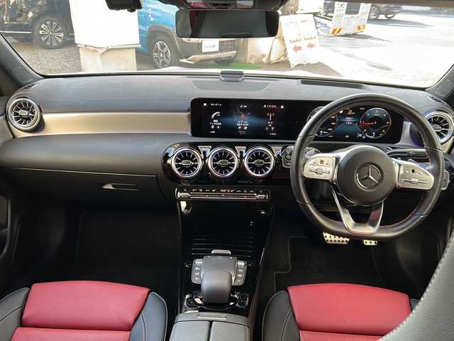 メルセデス・ベンツ Ｍ・ベンツ ＣＬＡ２００ｄ Sブレーク AMGライン 兵庫県 2023(令5)年 1.7万km ポーラホワイト 純正メーカーメモリナビ/  Bluetooth/USB/AM/FM/フルセグテレビ(走行中視聴可能)/純正ビルトインETC2.0/前後ドライブレコーダー/アラウンドビューモニター/ヘッドアップディスプレイ/サンルーフ/パドルシフト/パワーバックドア/パワーシート（D+N席）/シートヒーター（D+N席）/シートメモリ/アイドリングストップ/パーキングアシスト/アダプティブクルーズコントロール/アンチロック・ブレーキ・システム/レーンキープアシスト/前後コーナーセンサー/横滑り防止装置/盗難防止装置/衝突被害軽減システム/パワーステアリング/パワーウィンドウ/純正フロアマット/純正アルミホイール/スマートキー/スペアキー（1本）/エアバッグ（W+サイド）/カーテンエアバッグ/保証書/取扱説明書