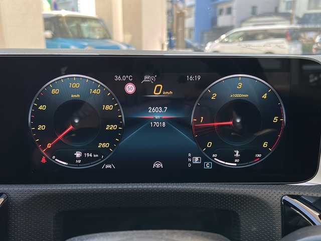 メルセデス・ベンツ Ｍ・ベンツ ＣＬＡ２００ｄ Sブレーク AMGライン 兵庫県 2023(令5)年 1.7万km ポーラホワイト 純正メーカーメモリナビ/  Bluetooth/USB/AM/FM/フルセグテレビ(走行中視聴可能)/純正ビルトインETC2.0/前後ドライブレコーダー/アラウンドビューモニター/ヘッドアップディスプレイ/サンルーフ/パドルシフト/パワーバックドア/パワーシート（D+N席）/シートヒーター（D+N席）/シートメモリ/アイドリングストップ/パーキングアシスト/アダプティブクルーズコントロール/アンチロック・ブレーキ・システム/レーンキープアシスト/前後コーナーセンサー/横滑り防止装置/盗難防止装置/衝突被害軽減システム/パワーステアリング/パワーウィンドウ/純正フロアマット/純正アルミホイール/スマートキー/スペアキー（1本）/エアバッグ（W+サイド）/カーテンエアバッグ/保証書/取扱説明書