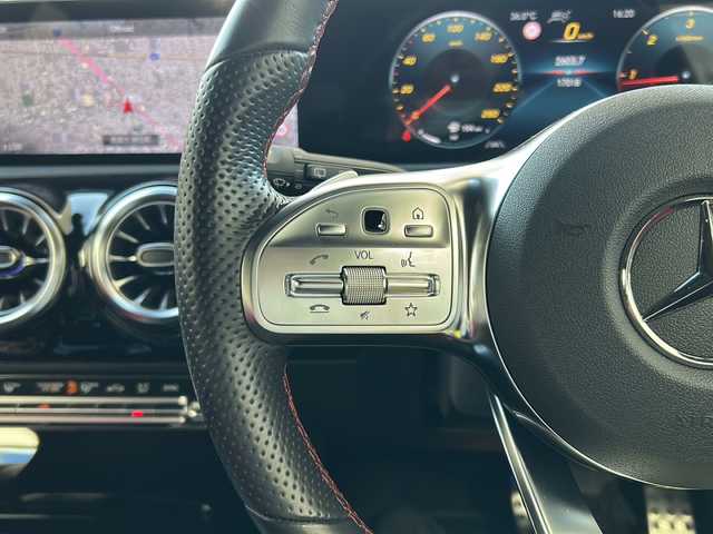 メルセデス・ベンツ Ｍ・ベンツ ＣＬＡ２００ｄ Sブレーク AMGライン 兵庫県 2023(令5)年 1.7万km ポーラホワイト 純正メーカーメモリナビ/  Bluetooth/USB/AM/FM/フルセグテレビ(走行中視聴可能)/純正ビルトインETC2.0/前後ドライブレコーダー/アラウンドビューモニター/ヘッドアップディスプレイ/サンルーフ/パドルシフト/パワーバックドア/パワーシート（D+N席）/シートヒーター（D+N席）/シートメモリ/アイドリングストップ/パーキングアシスト/アダプティブクルーズコントロール/アンチロック・ブレーキ・システム/レーンキープアシスト/前後コーナーセンサー/横滑り防止装置/盗難防止装置/衝突被害軽減システム/パワーステアリング/パワーウィンドウ/純正フロアマット/純正アルミホイール/スマートキー/スペアキー（1本）/エアバッグ（W+サイド）/カーテンエアバッグ/保証書/取扱説明書