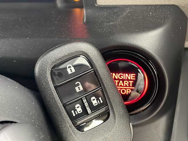 ホンダ Ｎ ＢＯＸ JOY ターボ 茨城県 2024(令6)年 0.7万km フィヨルドミストパール 純正９型ナビ　フルセグＴＶ　両側電動スライドドア　シートヒーター　アダプティブクルーズコントロール　ビルトインＥＴＣ　スマートキー　衝突軽減ブレーキ　ドラレコ　全周囲カメラ　パーキングセンサー　禁煙車