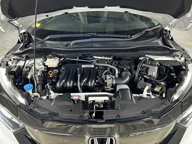 ホンダ ヴェゼル ハイブリッド Z ホンダセンシング 沖縄県 2018(平30)年 2.1万km プラチナホワイトパール 県外仕入れ/禁煙車/純正8インチナビ[VXM-187VFEi]/（フルセグTV　ＣＤ　ＤＶＤ　Ｂｌｕｅｔｏｏｔｈ）/ホンダセンシング/・衝突被害軽減ブレーキ/・車線逸脱警報機能/・アダプティブクルーズコントロール/バックカメラ　/前後ドライブレコーダー　/ＥＴＣ　/ハーフレザーシート　/シートヒーター/ステアリングスイッチ/LEDヘッドライト/純正アルミホイール/横滑り防止装置