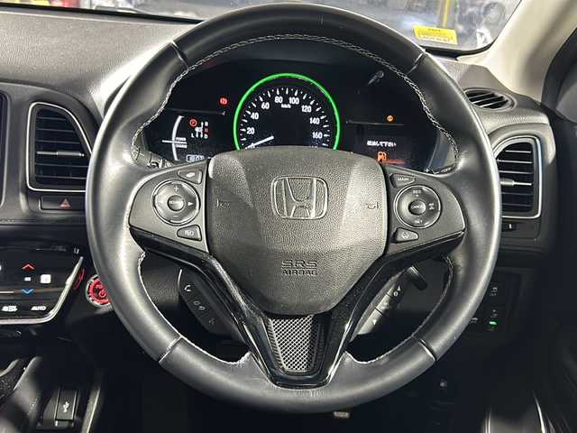 ホンダ ヴェゼル ハイブリッド Z ホンダセンシング 沖縄県 2018(平30)年 2.1万km プラチナホワイトパール 県外仕入れ/禁煙車/純正8インチナビ[VXM-187VFEi]/（フルセグTV　ＣＤ　ＤＶＤ　Ｂｌｕｅｔｏｏｔｈ）/ホンダセンシング/・衝突被害軽減ブレーキ/・車線逸脱警報機能/・アダプティブクルーズコントロール/バックカメラ　/前後ドライブレコーダー　/ＥＴＣ　/ハーフレザーシート　/シートヒーター/ステアリングスイッチ/LEDヘッドライト/純正アルミホイール/横滑り防止装置