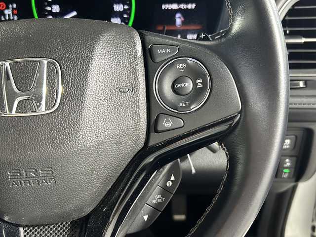 ホンダ ヴェゼル ハイブリッド Z ホンダセンシング 沖縄県 2018(平30)年 2.1万km プラチナホワイトパール 県外仕入れ/禁煙車/純正8インチナビ[VXM-187VFEi]/（フルセグTV　ＣＤ　ＤＶＤ　Ｂｌｕｅｔｏｏｔｈ）/ホンダセンシング/・衝突被害軽減ブレーキ/・車線逸脱警報機能/・アダプティブクルーズコントロール/バックカメラ　/前後ドライブレコーダー　/ＥＴＣ　/ハーフレザーシート　/シートヒーター/ステアリングスイッチ/LEDヘッドライト/純正アルミホイール/横滑り防止装置