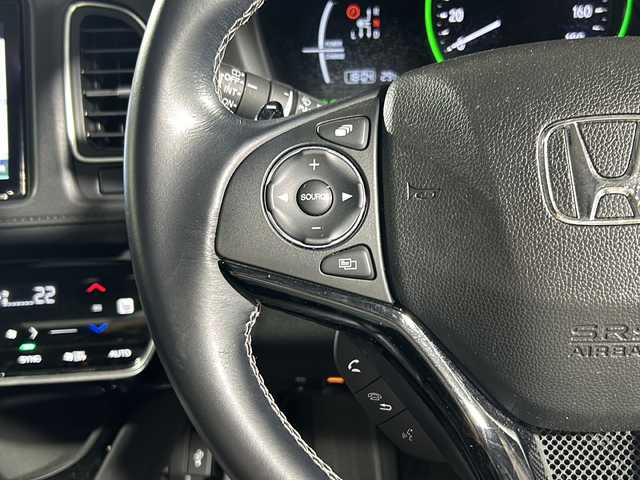 ホンダ ヴェゼル ハイブリッド Z ホンダセンシング 沖縄県 2018(平30)年 2.1万km プラチナホワイトパール 県外仕入れ/禁煙車/純正8インチナビ[VXM-187VFEi]/（フルセグTV　ＣＤ　ＤＶＤ　Ｂｌｕｅｔｏｏｔｈ）/ホンダセンシング/・衝突被害軽減ブレーキ/・車線逸脱警報機能/・アダプティブクルーズコントロール/バックカメラ　/前後ドライブレコーダー　/ＥＴＣ　/ハーフレザーシート　/シートヒーター/ステアリングスイッチ/LEDヘッドライト/純正アルミホイール/横滑り防止装置