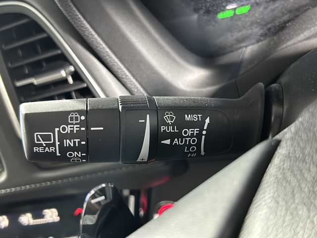 ホンダ ヴェゼル ハイブリッド Z ホンダセンシング 沖縄県 2018(平30)年 2.1万km プラチナホワイトパール 県外仕入れ/禁煙車/純正8インチナビ[VXM-187VFEi]/（フルセグTV　ＣＤ　ＤＶＤ　Ｂｌｕｅｔｏｏｔｈ）/ホンダセンシング/・衝突被害軽減ブレーキ/・車線逸脱警報機能/・アダプティブクルーズコントロール/バックカメラ　/前後ドライブレコーダー　/ＥＴＣ　/ハーフレザーシート　/シートヒーター/ステアリングスイッチ/LEDヘッドライト/純正アルミホイール/横滑り防止装置