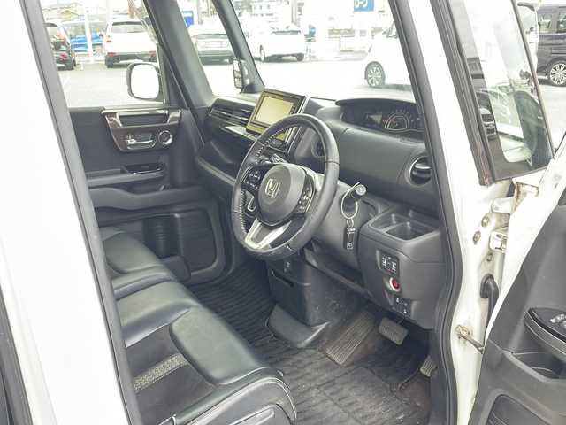 ホンダ Ｎ ＢＯＸ カスタム G L ターボ ホンダセンシング 熊本県 2017(平29)年 11.6万km プレミアムホワイトパールⅡ (株)IDOMが運営する【じしゃロン熊本店】の自社ローン専用車両になりますこちらは現金またはオートローンご利用時の価格です。自社ローンご希望の方は別途その旨お申付け下さい/純正ナビ（フルセグＴＶ　ＣＤ　ＢＴ）　/ワンオーナー　/両側パワースライドドア　/ビルトインＥＴＣ　/クルーズコントロール　/パドルシフト　/ステアリングスイッチ　/Ｗ＋サイドエアバッグ　/カーテンエアバッグ