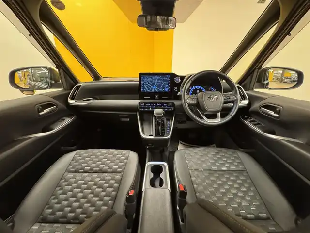 トヨタ ヴォクシー ハイブリッド S－Z 群馬県 2023(令5)年 2.3万km グリッターブラックガラスフレーク トヨタセーフティセンス/・プリクラッシュセーフティ/・レーンディパーチャーアラート/・ロードサインアシスト/・プロアクティブドライビングアシスト/・クリアランスソナー/・パーキングサポートブレーキ/・レーダークルーズコントロール/・オートマチックハイビーム/10.5インチメーカーオプションナビ/　　フルセグ/BT/AM/FM/CD/DVD/    USB/AppleCarPlay/AndroidAuto/バックカメラ/純正フリップダウンモニター/両側パワースライドドア/LEDオートライト/ハーフレザーシート/前席シートヒーター/純正17インチAW/電動パーキングブレーキ/オートホールド/ステアリングスイッチ/スマートキー/ビルトインETC/横滑り防止機能/サイドカーテンエアバッグ