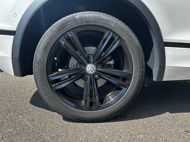 フォルクスワーゲン ティグアン TDI 4モーション Rライン ブラックスタイル 富山県 2018(平30)年 6.8万km 白 純正メモリナビ/Bluetooth接続/フルセグTV/CD/DVD再生/AM/FMラジオ/App-conect/バックカメラ/全方位カメラ/D席メモリ付きパワーシート/D/N席シートヒーター/パワーバックドア/アイドリングストップ/パーキングアシスト/４WD/ヘッドアップディスプレイ/純正19インチAW