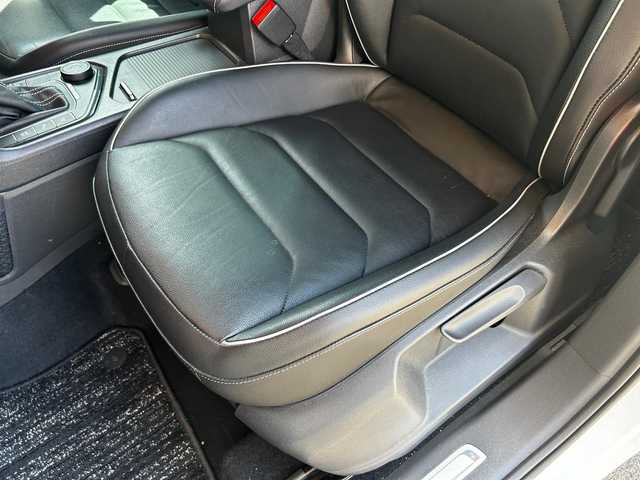 フォルクスワーゲン ティグアン TDI 4モーション Rライン ブラックスタイル 富山県 2018(平30)年 6.8万km 白 純正メモリナビ/Bluetooth接続/フルセグTV/CD/DVD再生/AM/FMラジオ/App-conect/バックカメラ/全方位カメラ/D席メモリ付きパワーシート/D/N席シートヒーター/パワーバックドア/アイドリングストップ/パーキングアシスト/４WD/ヘッドアップディスプレイ/純正19インチAW