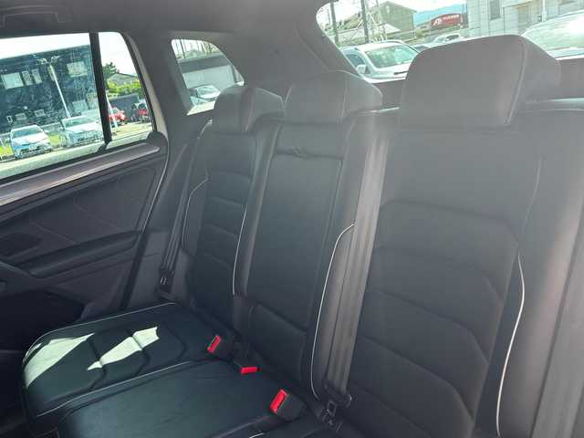 フォルクスワーゲン ティグアン TDI 4モーション Rライン ブラックスタイル 富山県 2018(平30)年 6.8万km 白 純正メモリナビ/Bluetooth接続/フルセグTV/CD/DVD再生/AM/FMラジオ/App-conect/バックカメラ/全方位カメラ/D席メモリ付きパワーシート/D/N席シートヒーター/パワーバックドア/アイドリングストップ/パーキングアシスト/４WD/ヘッドアップディスプレイ/純正19インチAW