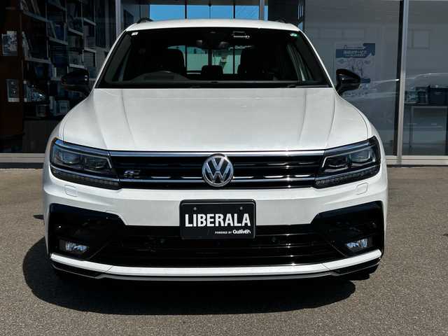 フォルクスワーゲン ティグアン TDI 4モーション Rライン ブラックスタイル 富山県 2018(平30)年 6.8万km 白 純正メモリナビ/Bluetooth接続/フルセグTV/CD/DVD再生/AM/FMラジオ/App-conect/バックカメラ/全方位カメラ/D席メモリ付きパワーシート/D/N席シートヒーター/パワーバックドア/アイドリングストップ/パーキングアシスト/４WD/ヘッドアップディスプレイ/純正19インチAW