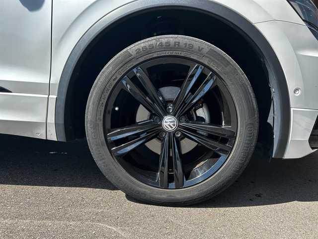 フォルクスワーゲン ティグアン TDI 4モーション Rライン ブラックスタイル 富山県 2018(平30)年 6.8万km 白 純正メモリナビ/Bluetooth接続/フルセグTV/CD/DVD再生/AM/FMラジオ/App-conect/バックカメラ/全方位カメラ/D席メモリ付きパワーシート/D/N席シートヒーター/パワーバックドア/アイドリングストップ/パーキングアシスト/４WD/ヘッドアップディスプレイ/純正19インチAW